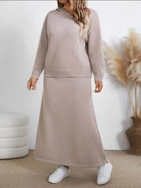 Ensemble pull à capuche et jupe longue en maille - Image 2